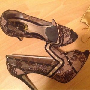 Rene Coavilla fabulous perp toe lace pumps